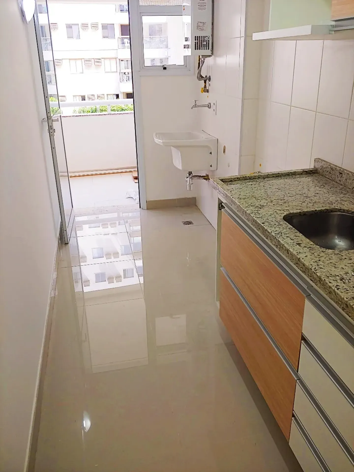 Apartment with 3 bedrooms, balcony and 2 parking spots — photo 18