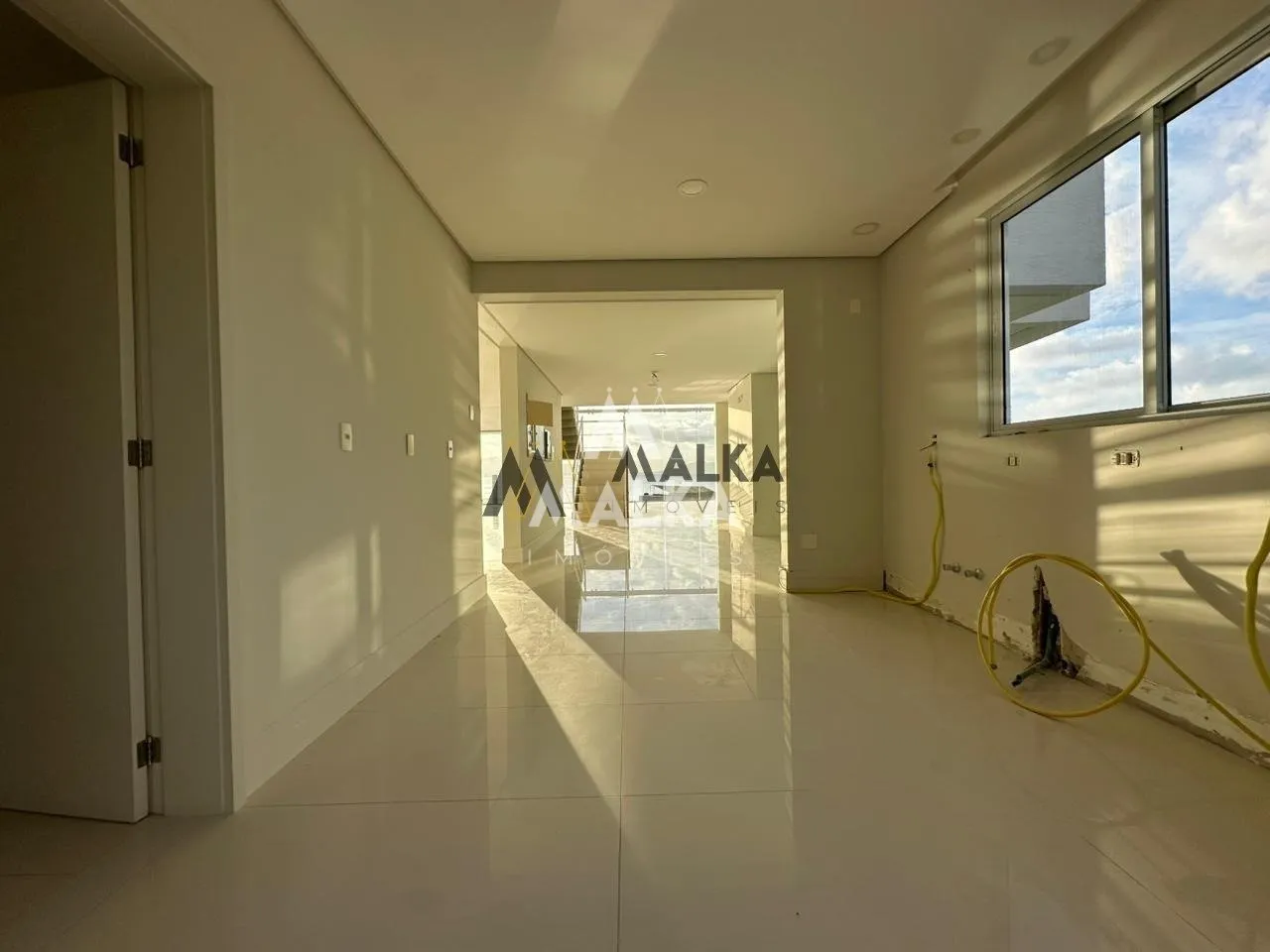 461 m² house with 3 en-suite bedrooms and private garden — photo 43