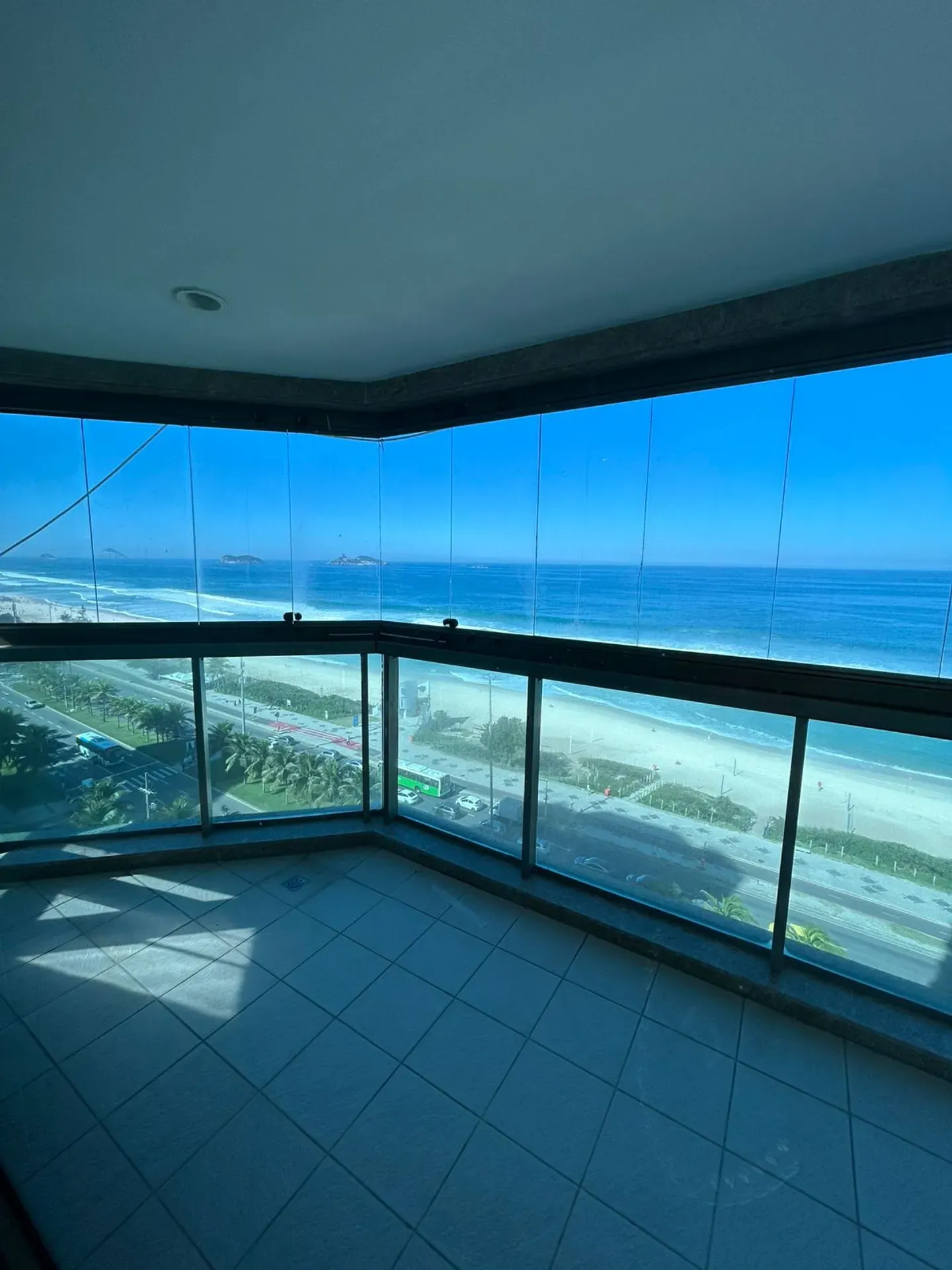 4-bedroom apartment with a water view — photo 14