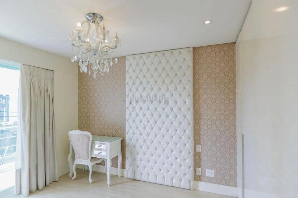 Casa mobiliada com 3 suítes e piscina ao ar livre