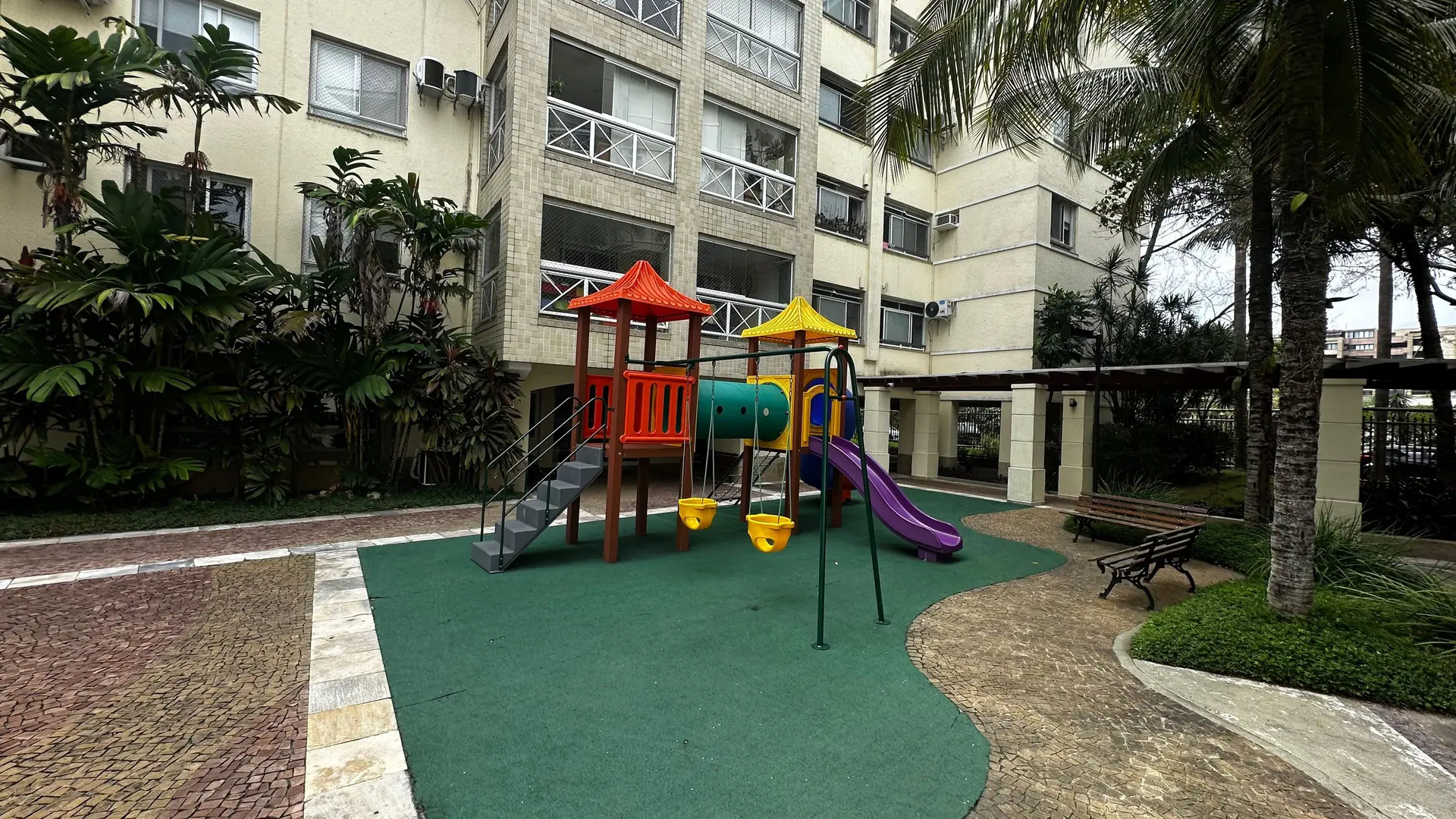 Furnished apartment with 2 bedrooms and a balcony — photo 12