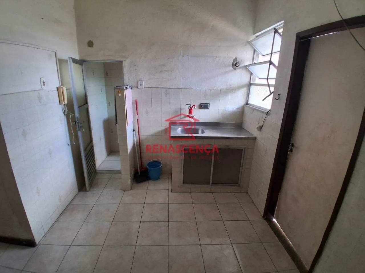 House with 5 bedrooms and 3 bathrooms, with a balcony — photo 4