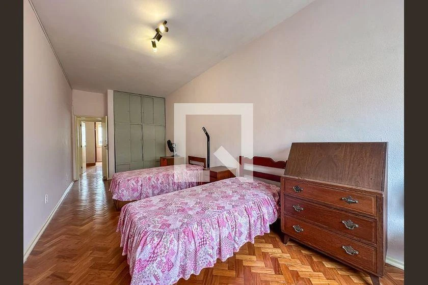 4-bedroom apartment with 3 bathrooms and 206 m² — photo 33