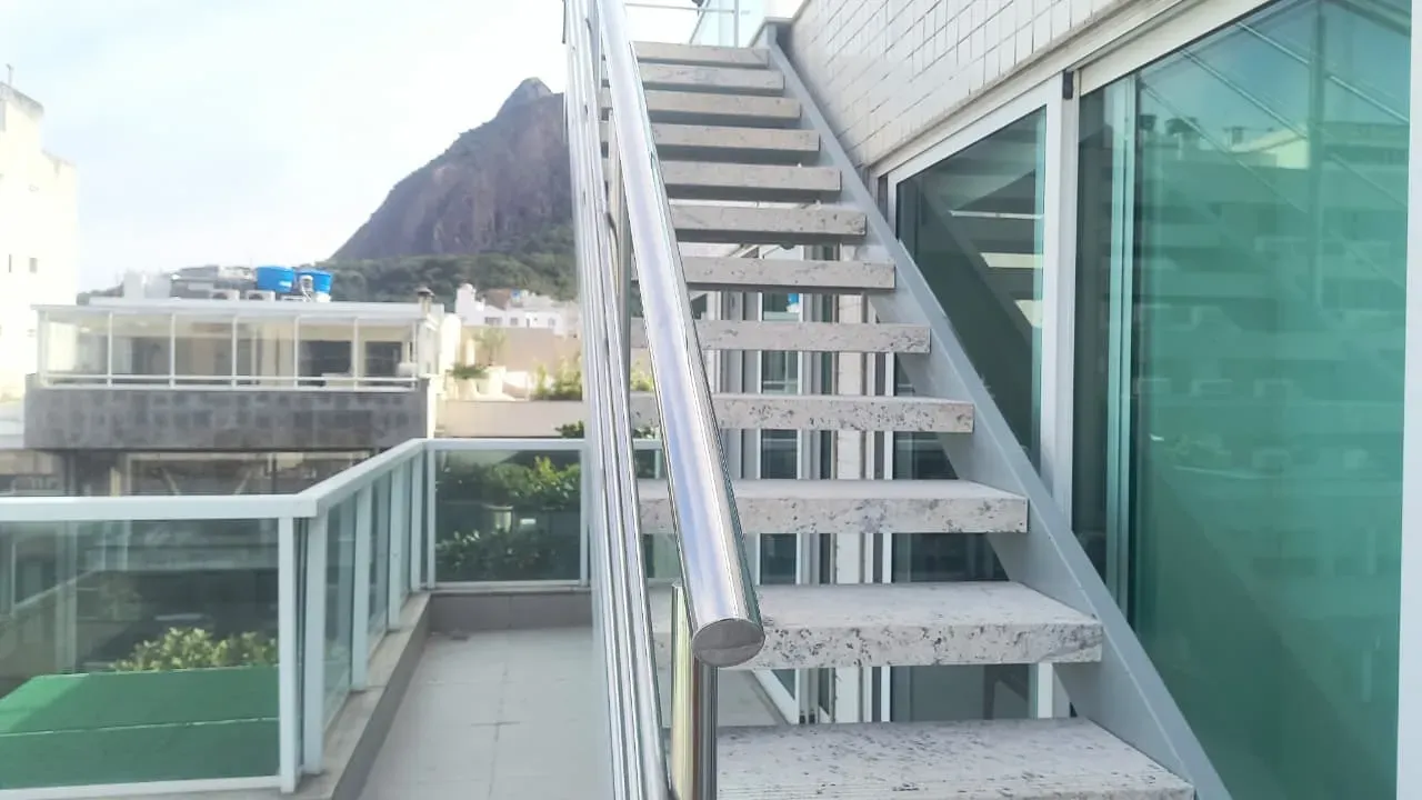 Rooftop apartment with 3 bedrooms and 1 bathroom — photo 40
