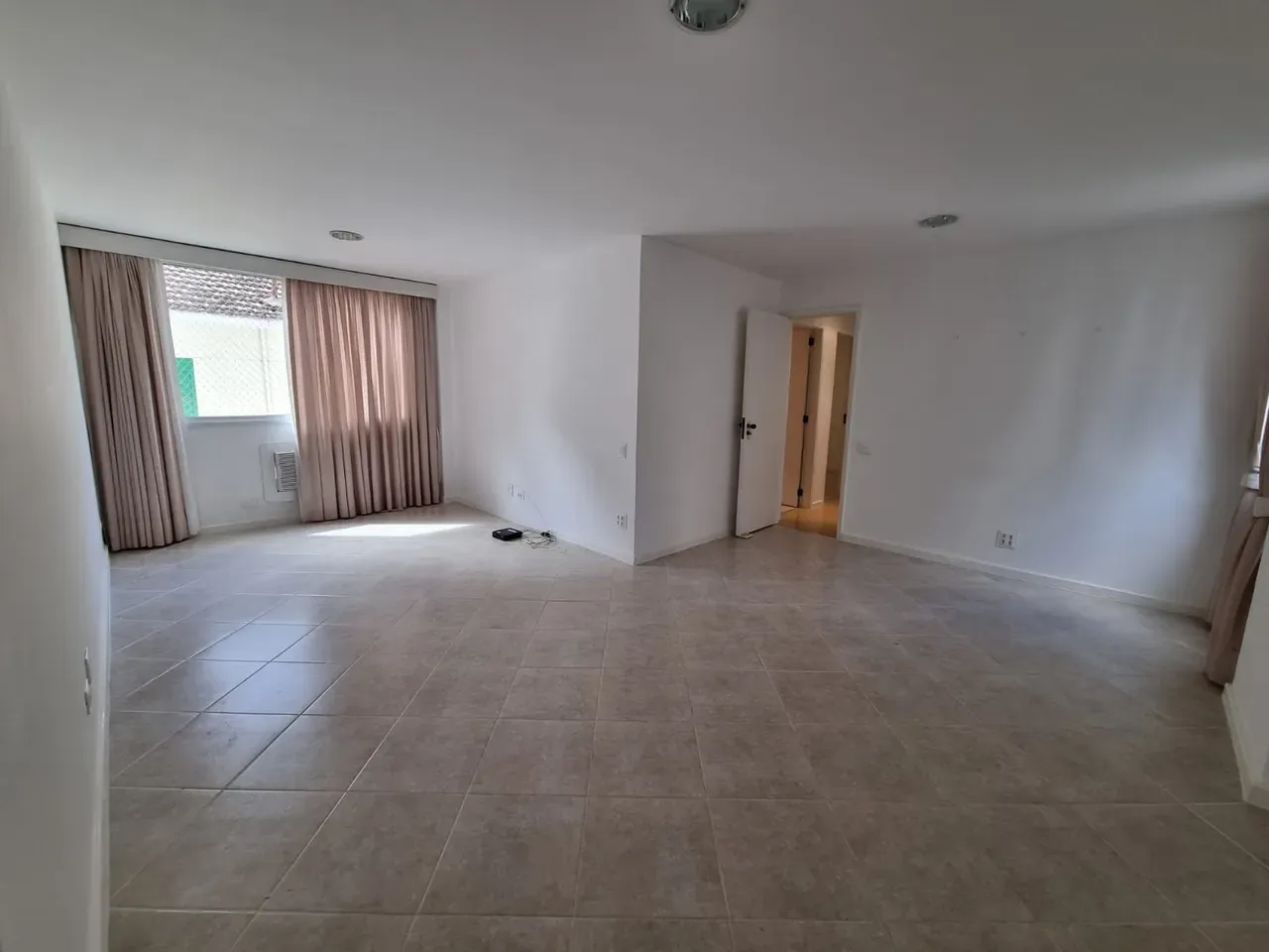 98 m² apartment with 3 bedrooms and a dedicated laundry area