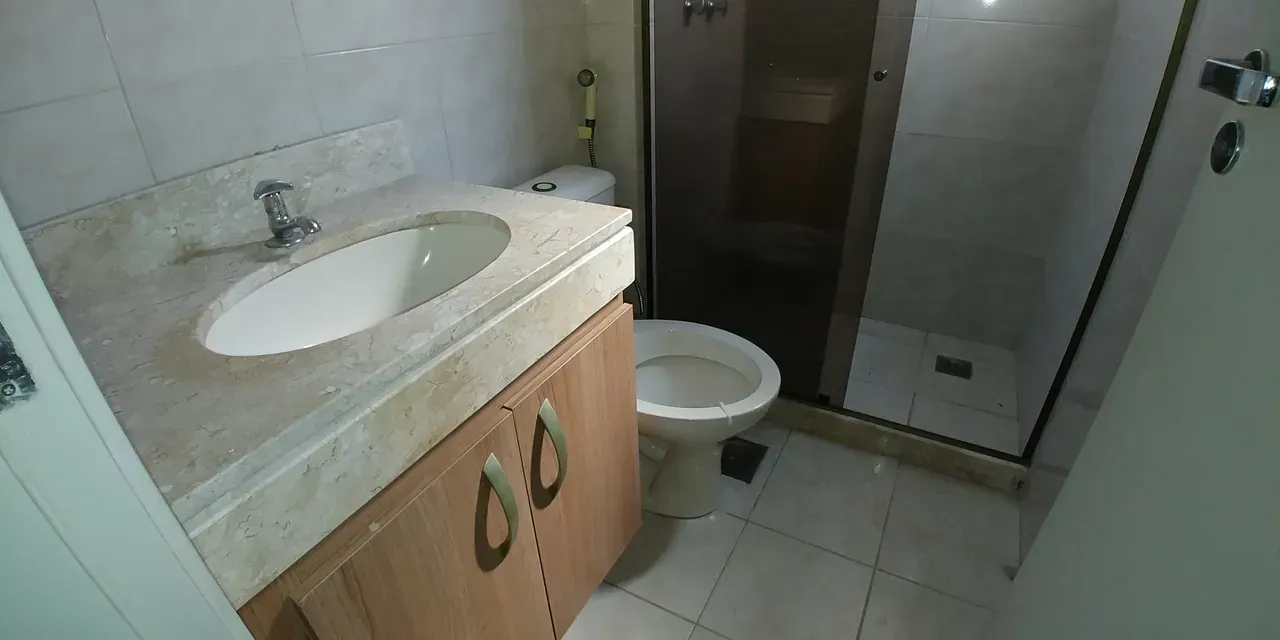 Unfurnished apartment with 3 bedrooms and 2 bathrooms — photo 10