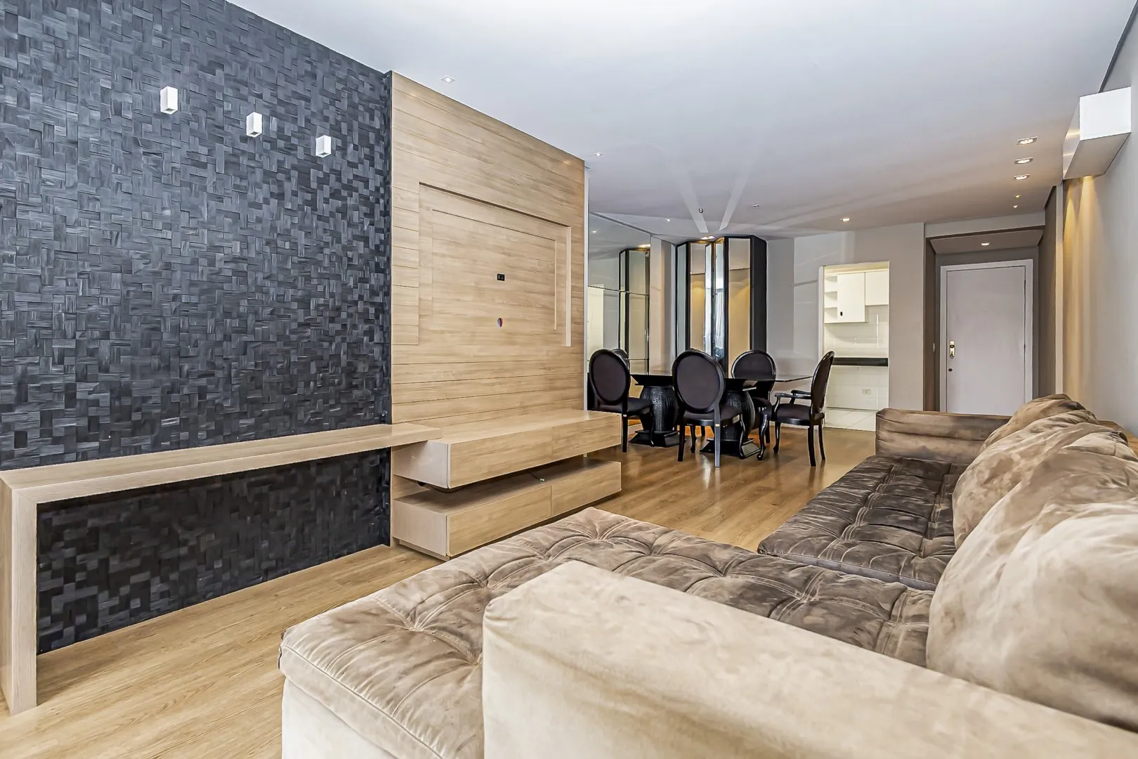 Квартира с балконом 136 м² и 3 спальнями — photo 3