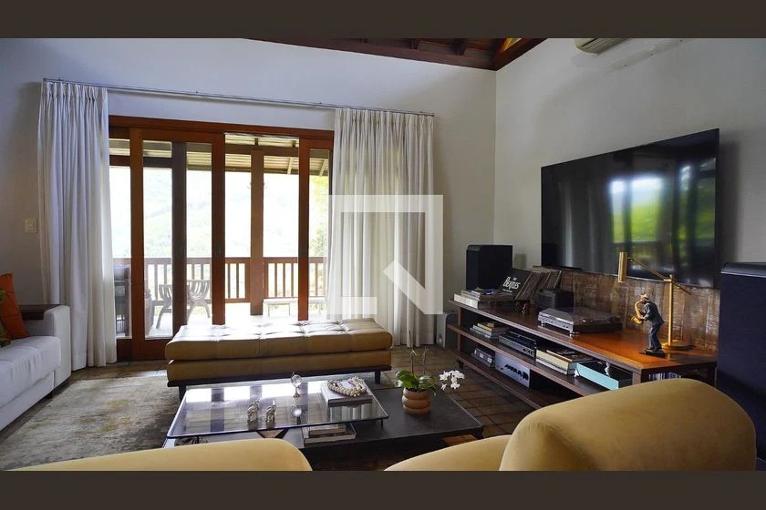 House with 4 bedrooms, balcony and private garden — photo 5