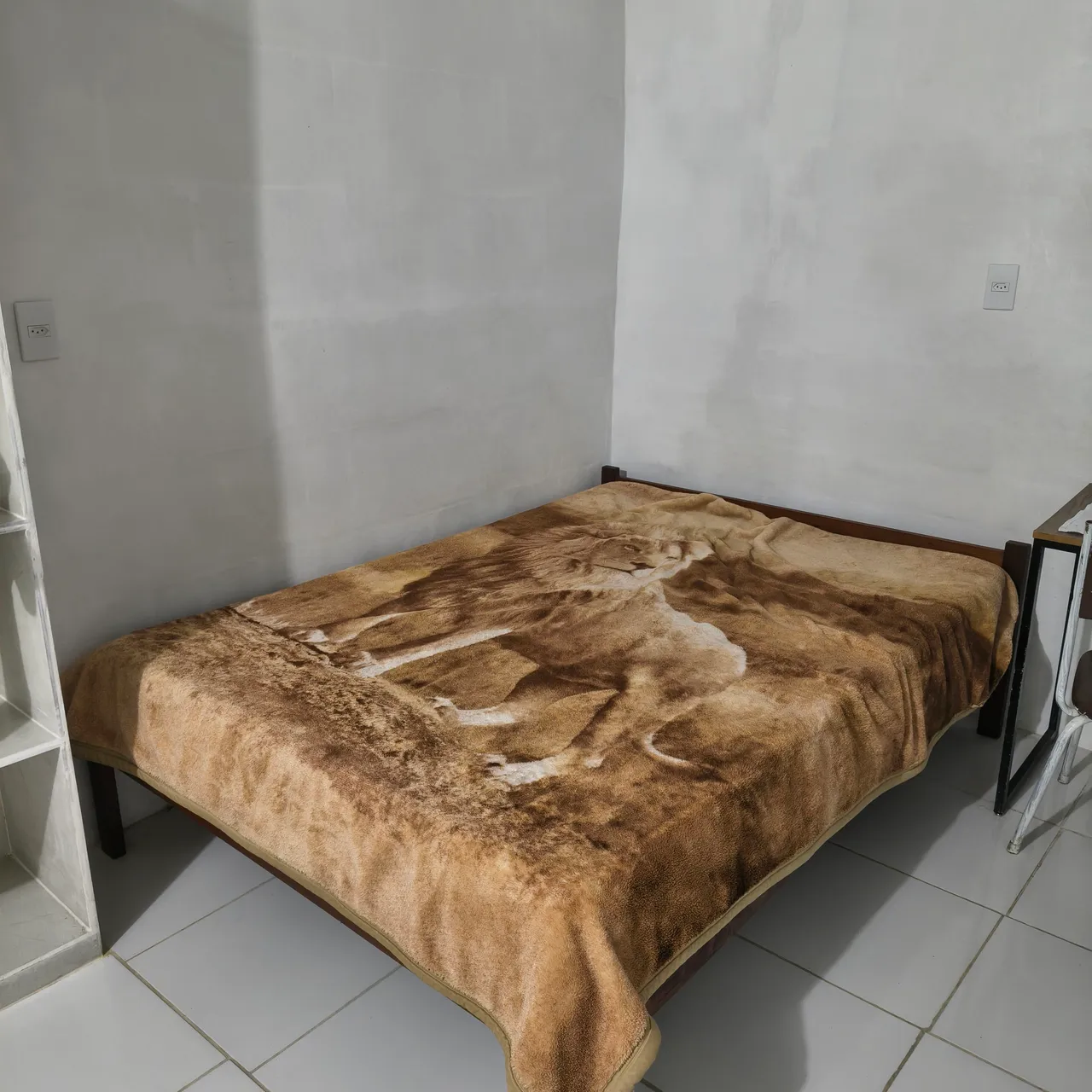 20 m² studio with a home office and a washing machine