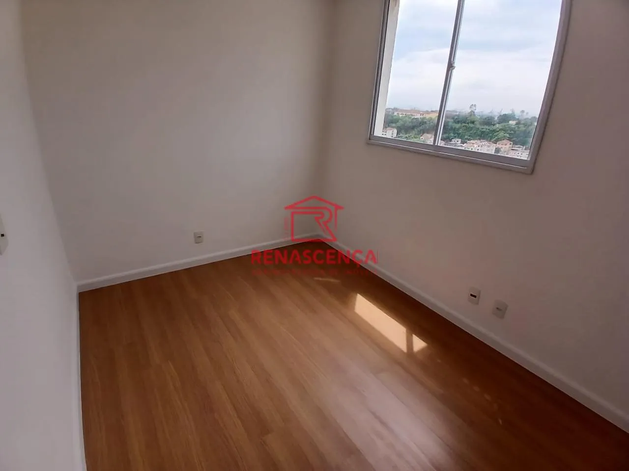 Apartamento de 2 quartos com piso de madeira ou laminado — photo 10