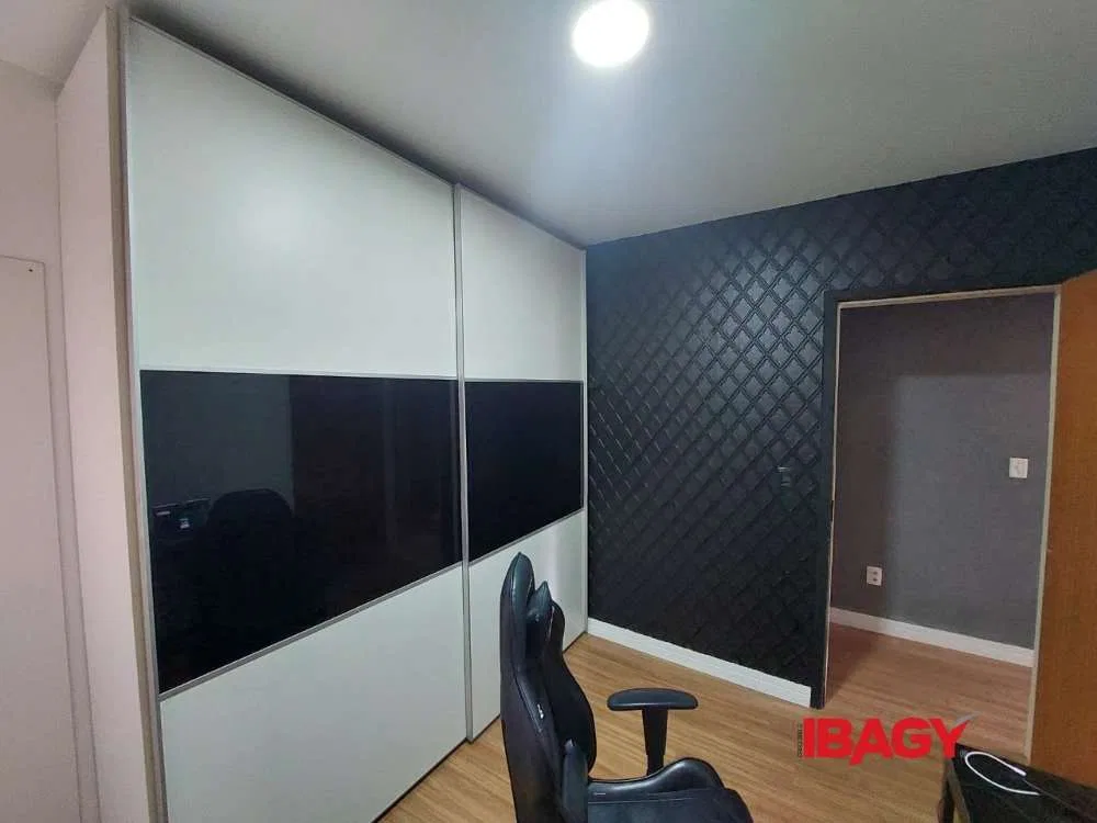 3-bedroom apartment with a washing machine — photo 12