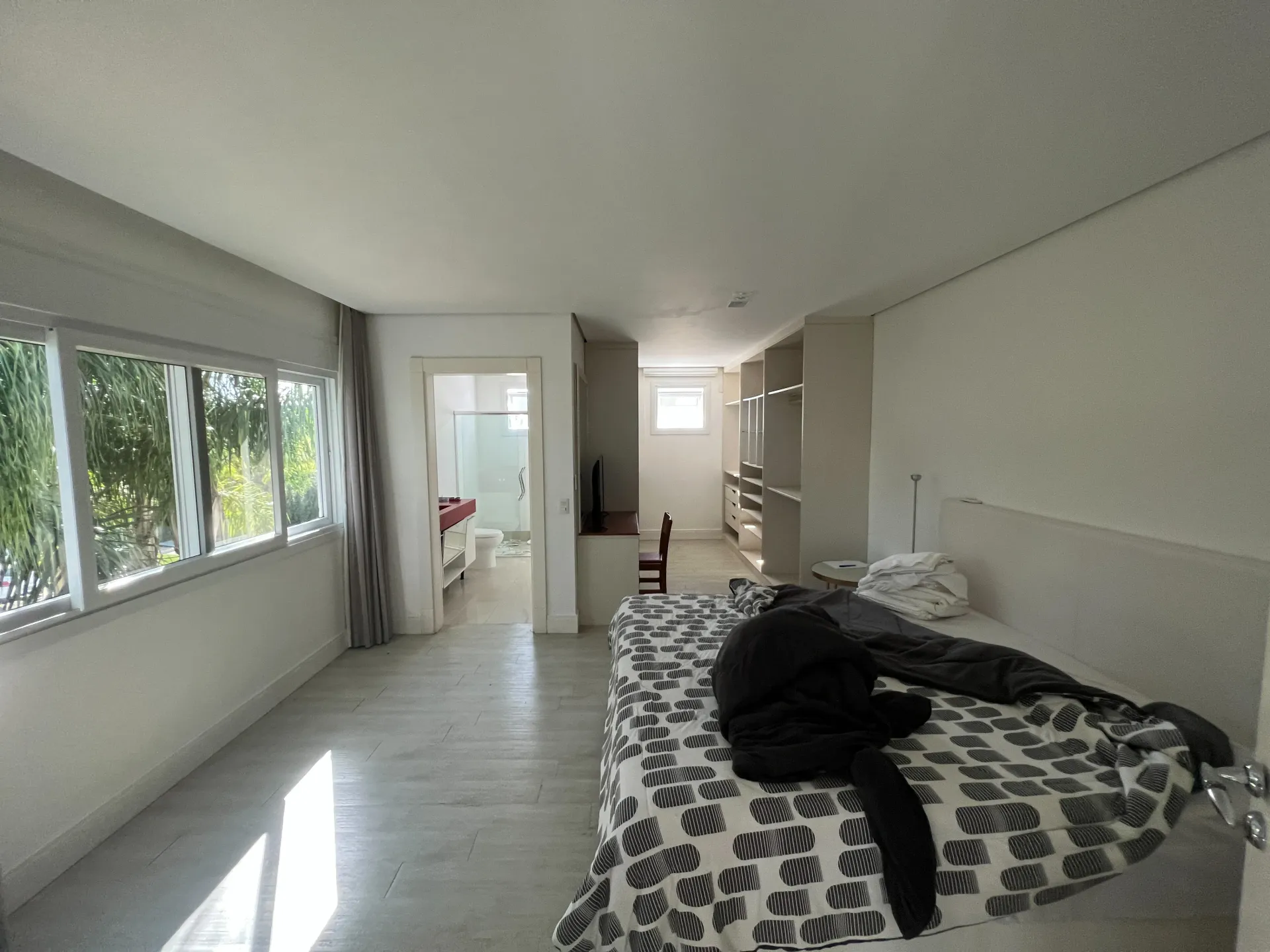 Casa con 4 suites, 6 baños y piscina al aire libre — photo 11