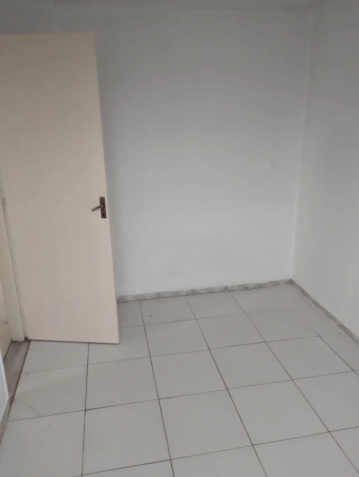 Unfurnished apartment with 2 bedrooms and 1 parking space — photo 9