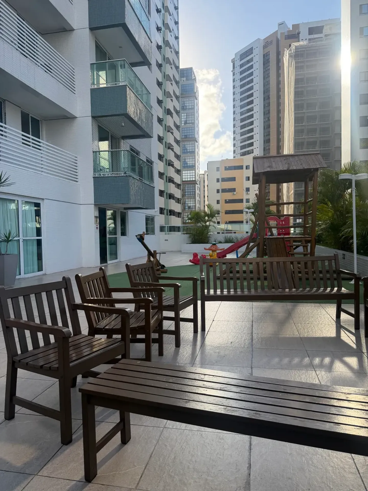 2-bedroom apartment in a building with a gym — photo 4