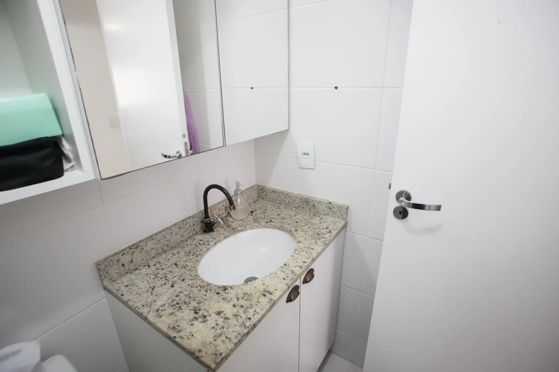 Furnished apartment with 2 bedrooms and open-plan gas kitchen — photo 12