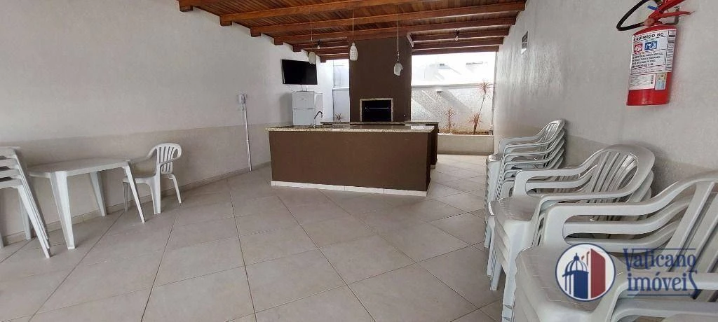 Wood or laminate floors in a 2-bedroom apartment, 55 m² — photo 14