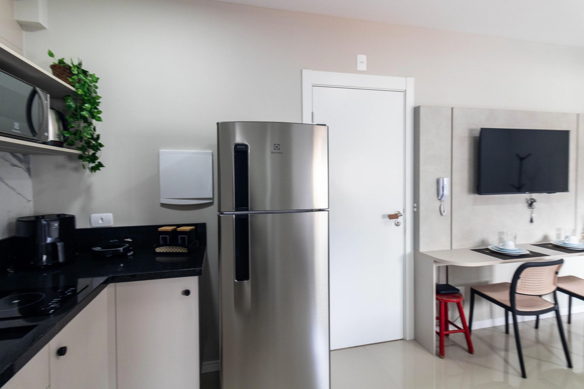 One-bedroom apartment with a home office in Curitiba — photo 13