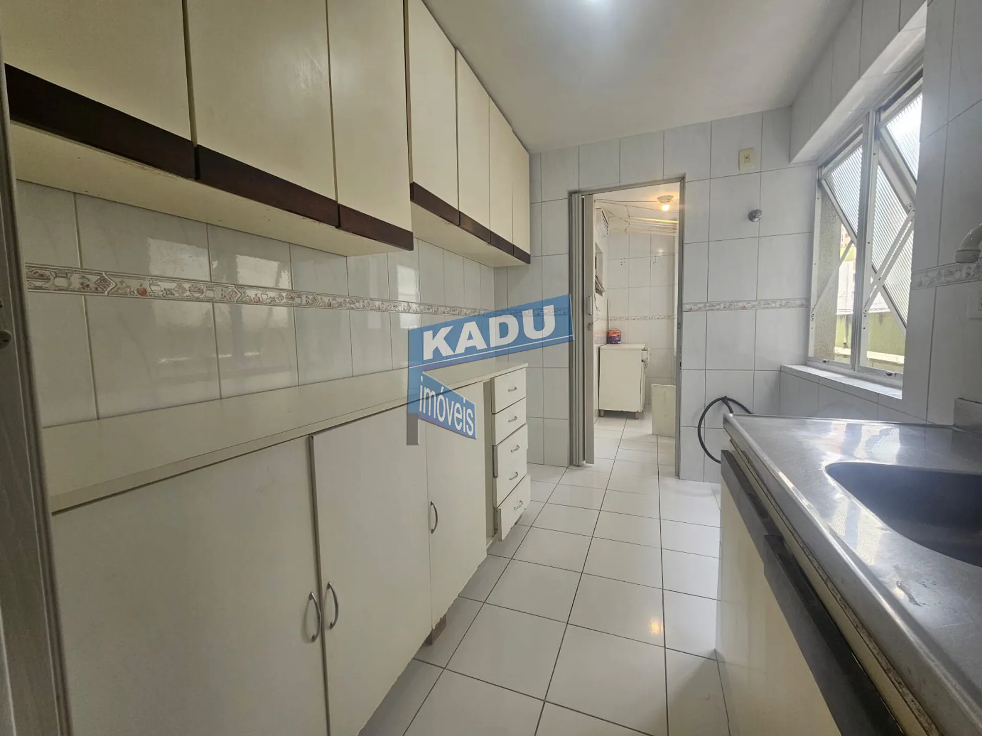 3-bedroom apartment with wood or laminate floors in Curitiba — photo 19