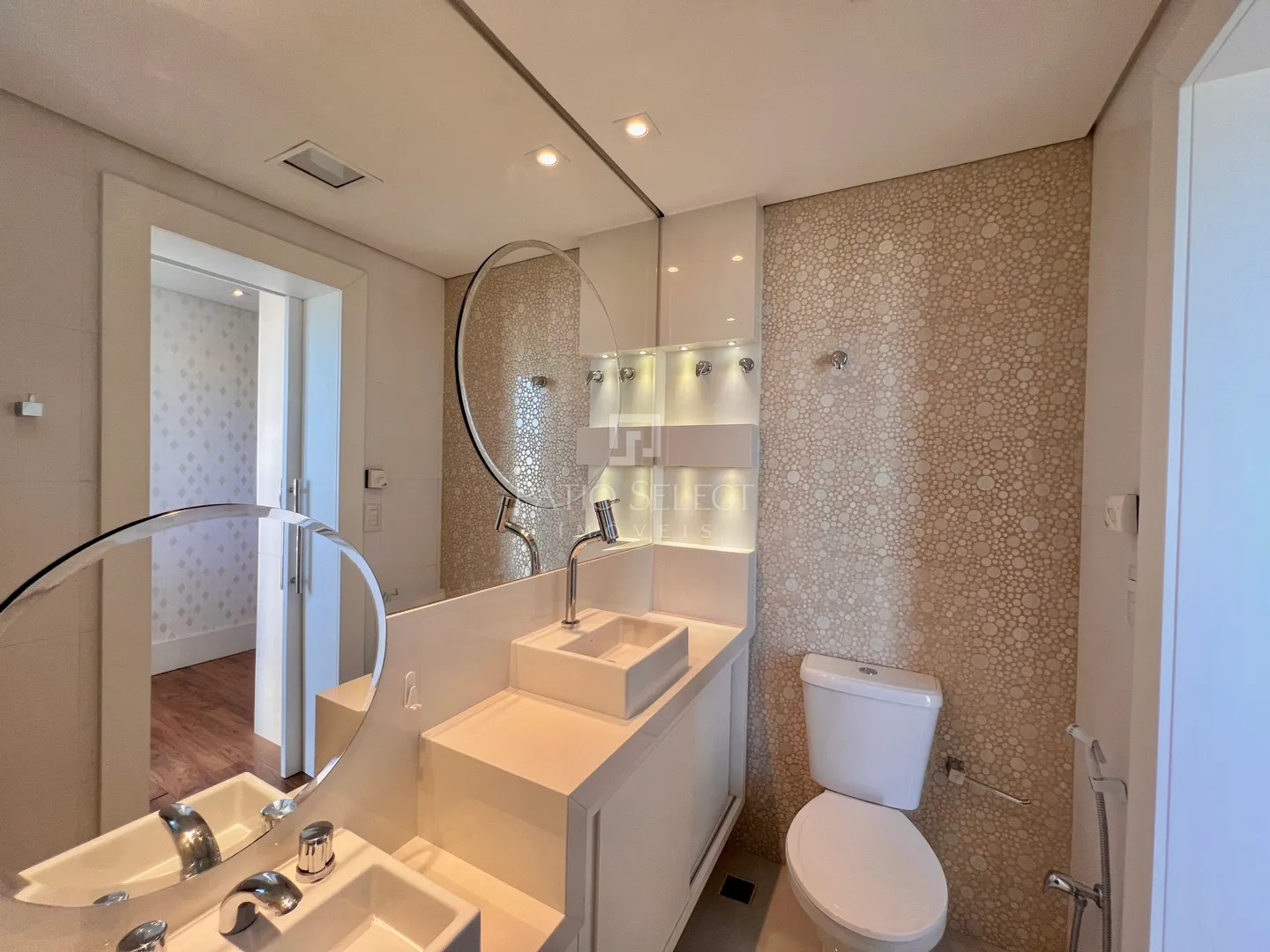 Гардеробная и 3 спальни: квартира 180 м² — photo 37