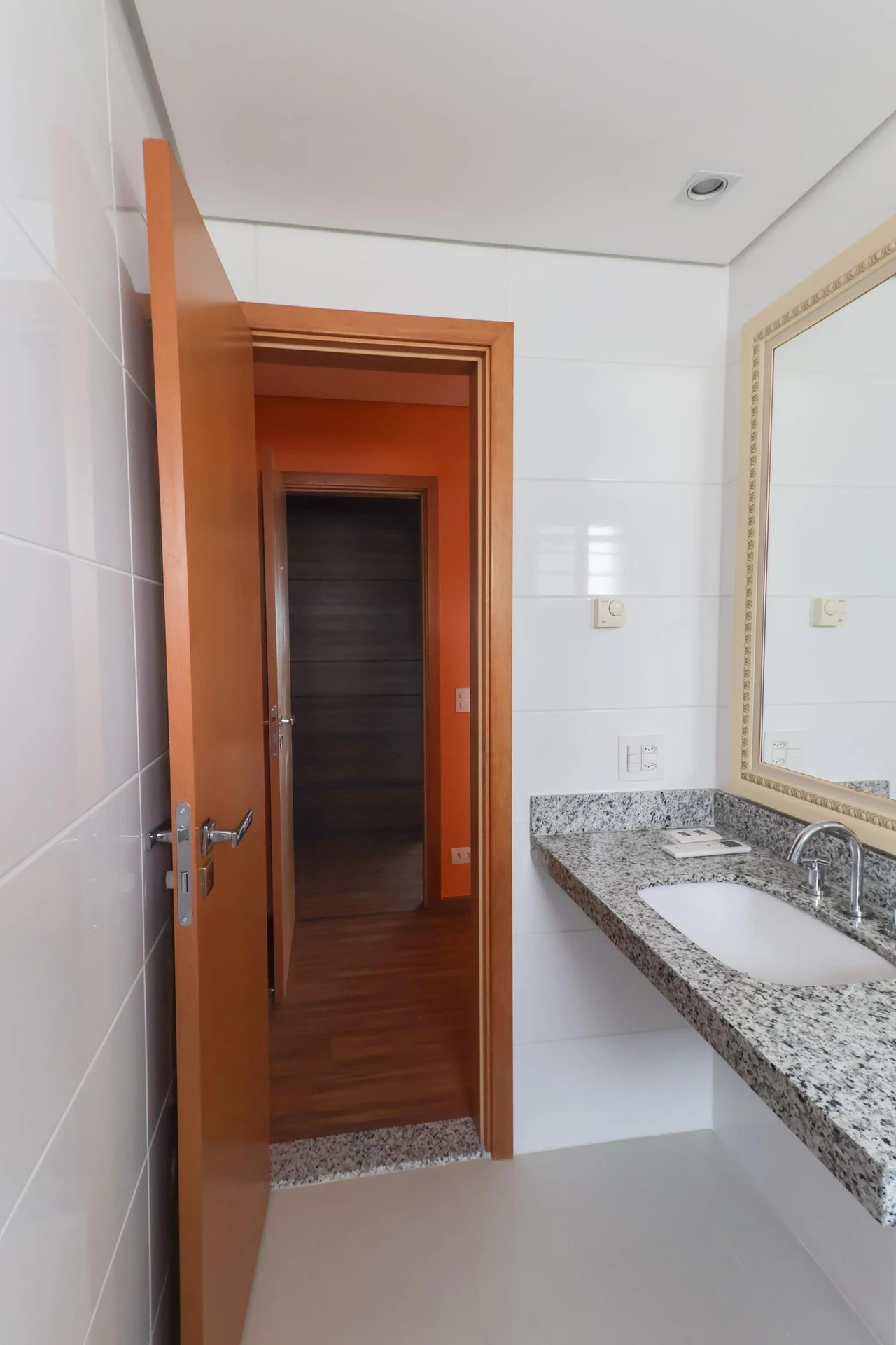 Furnished apartment, 266 m², with a bathtub — photo 35