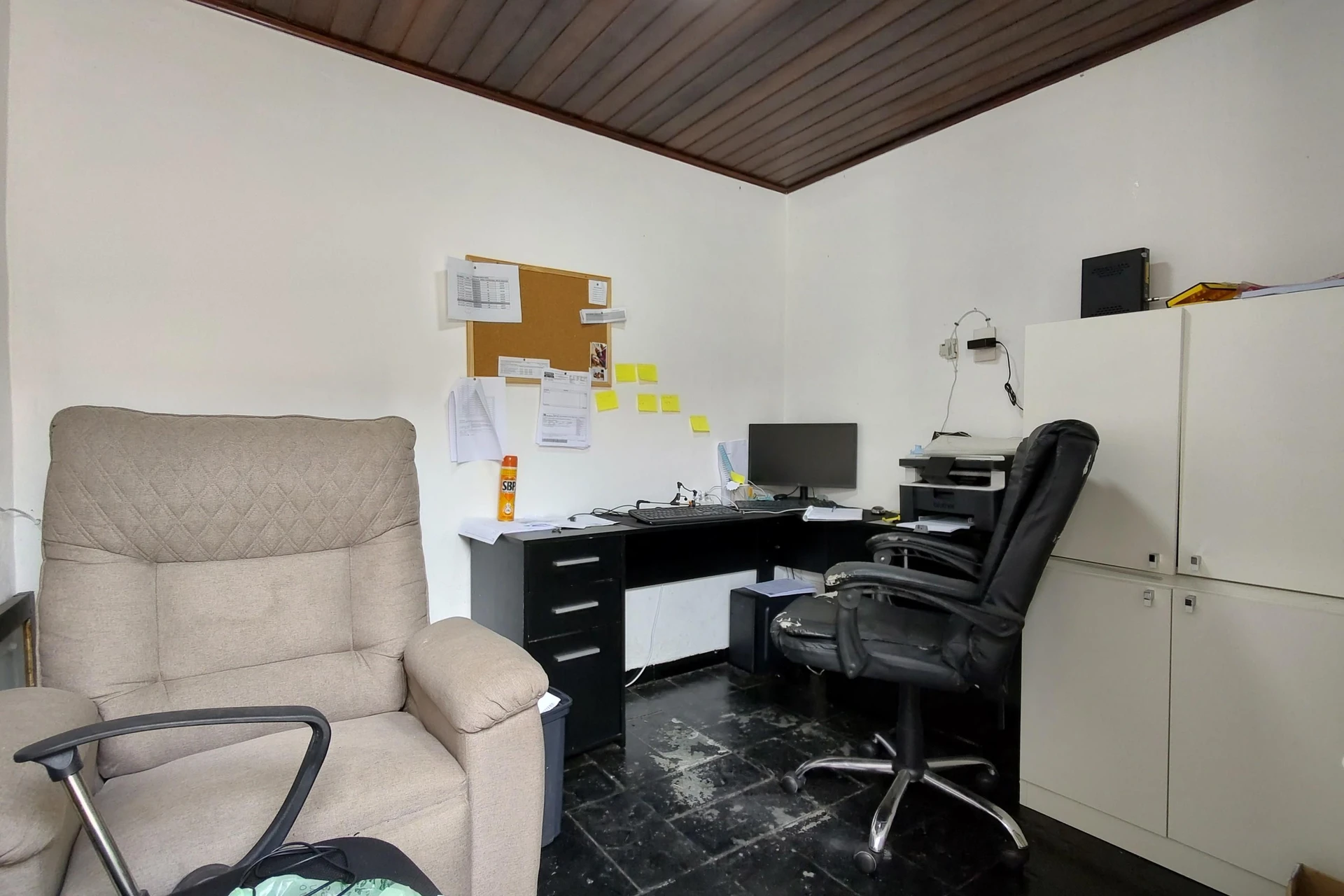 House with 3 bedrooms and a private backyard — photo 11
