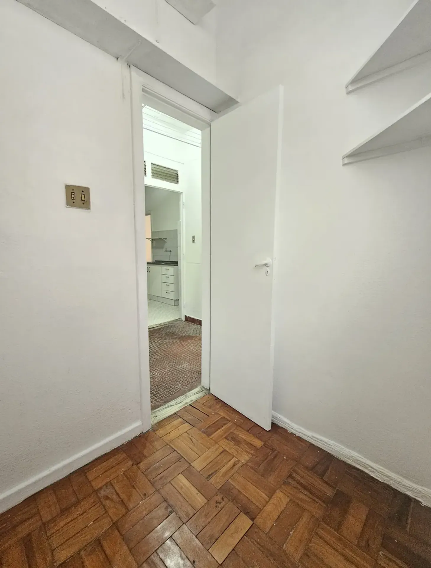 Apartamento com 2 quartos e 80 m² com chuveiro e banheira — photo 26