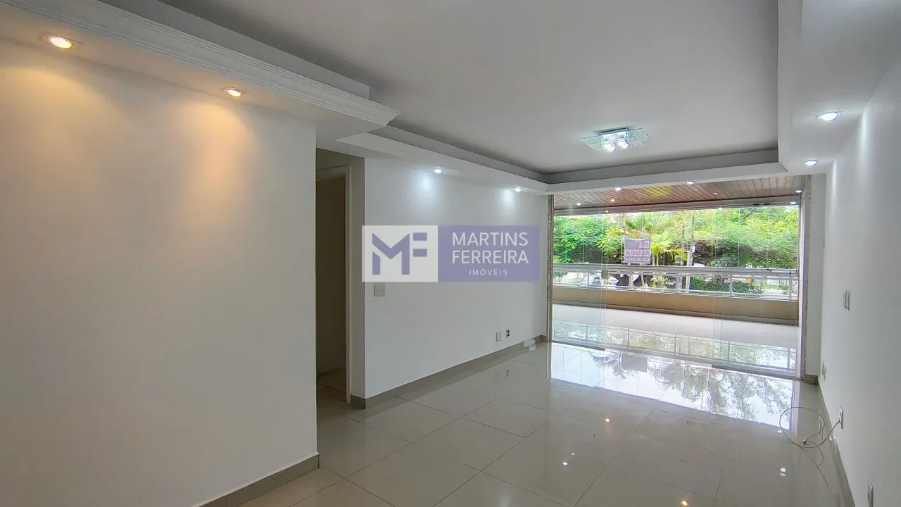 Glass-enclosed balcony in a 3-bedroom apartment, 115 m² — photo 12