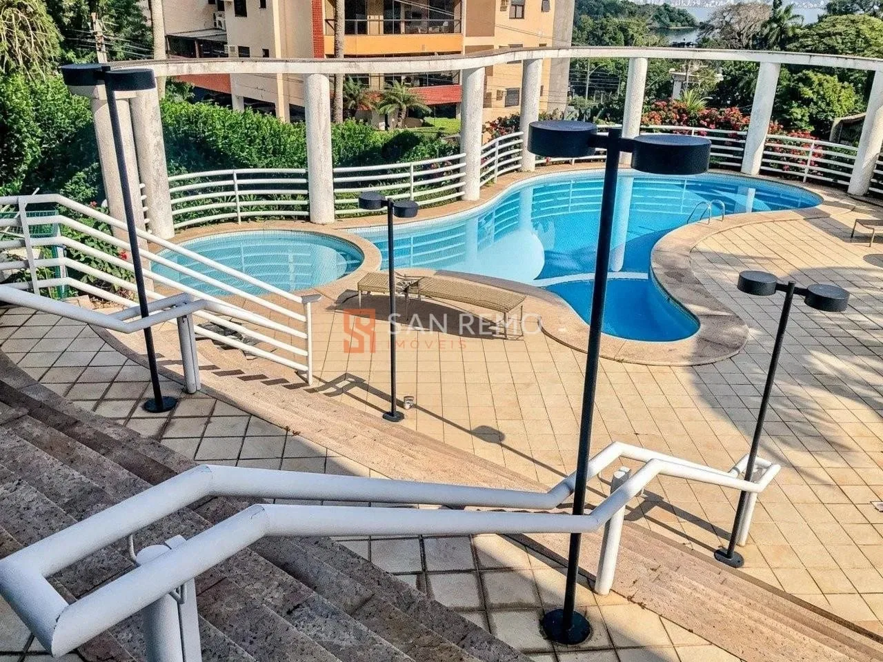 Furnished apartment, 160 m², with a grill on the balcony — photo 21
