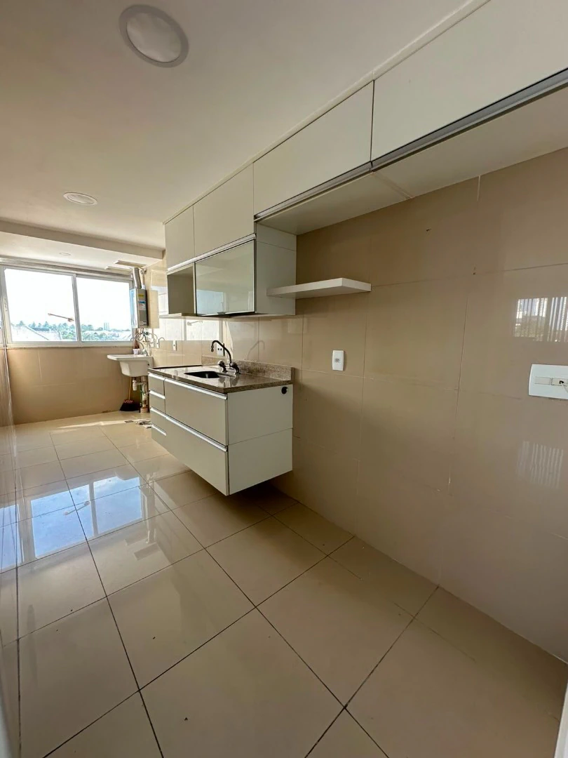 4-bedroom apartment with a balcony, 900 m² total area — photo 2