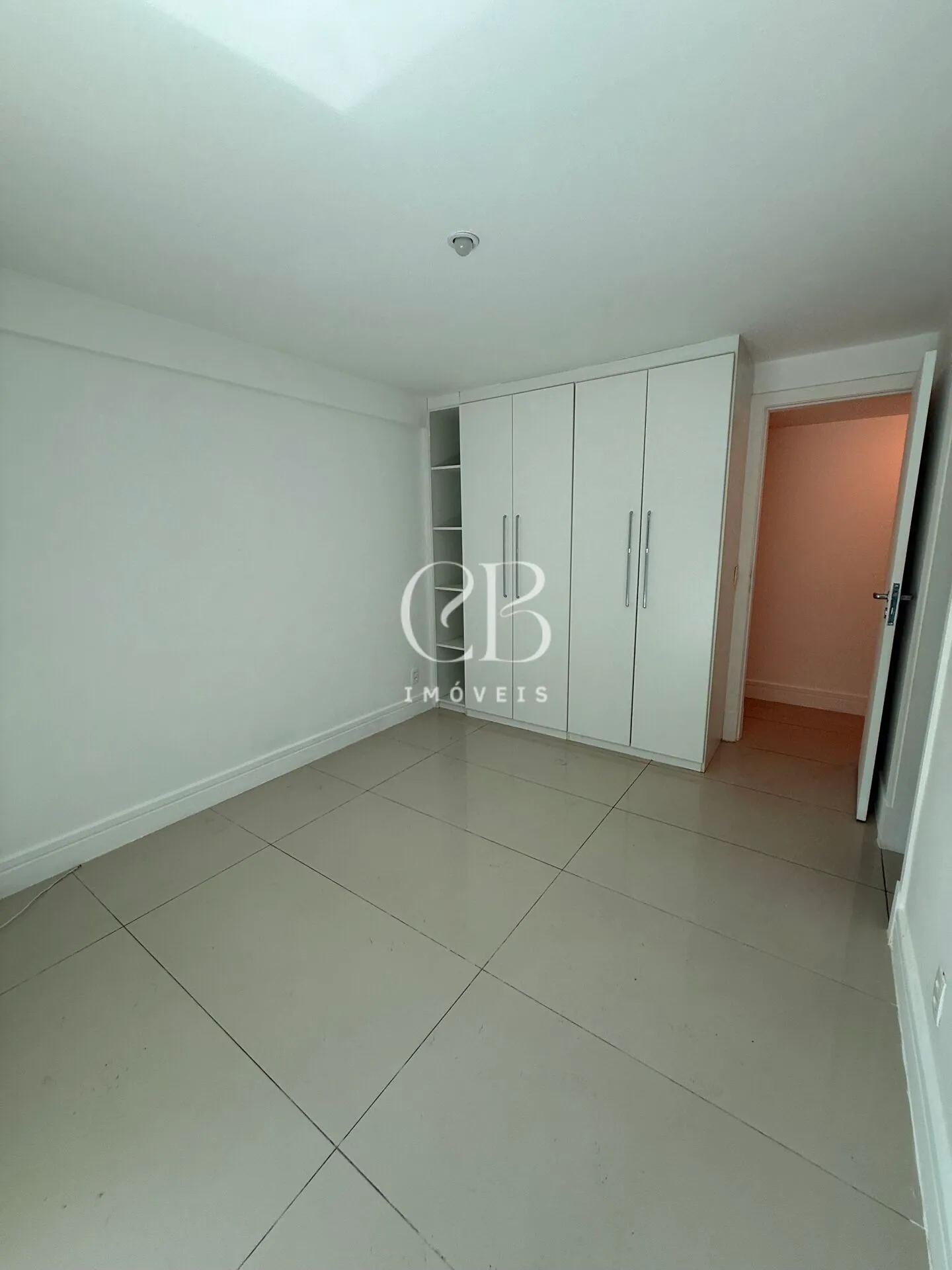 Apartment with 4 bedrooms and a balcony in great condition — photo 18