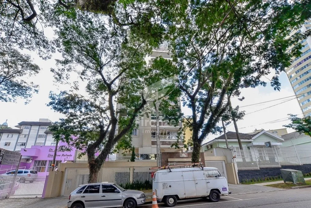 Furnished 352 m² apartment with 3 en-suite bedrooms — photo 42