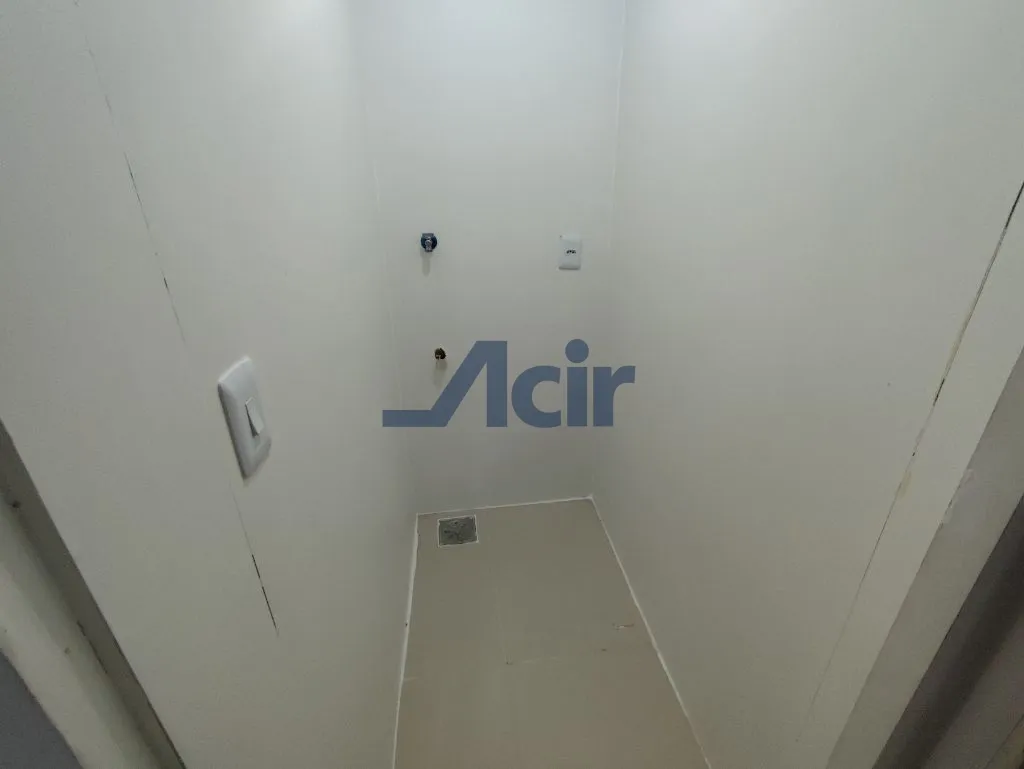 One-bedroom apartment in a building with a gym — photo 7