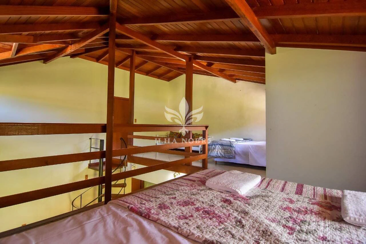 House with 3 bedrooms, 1 en-suite, 4 baths and 6 spots — photo 2