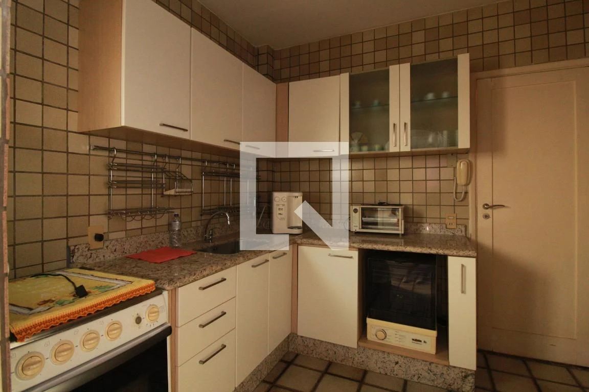 Квартира з 2 спальнями та дерев'яною підлогою або ламінатом — photo 29