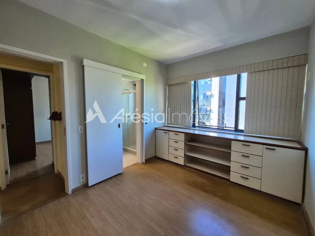 Apartment, 123 m², with wood or laminate floors — photo 8