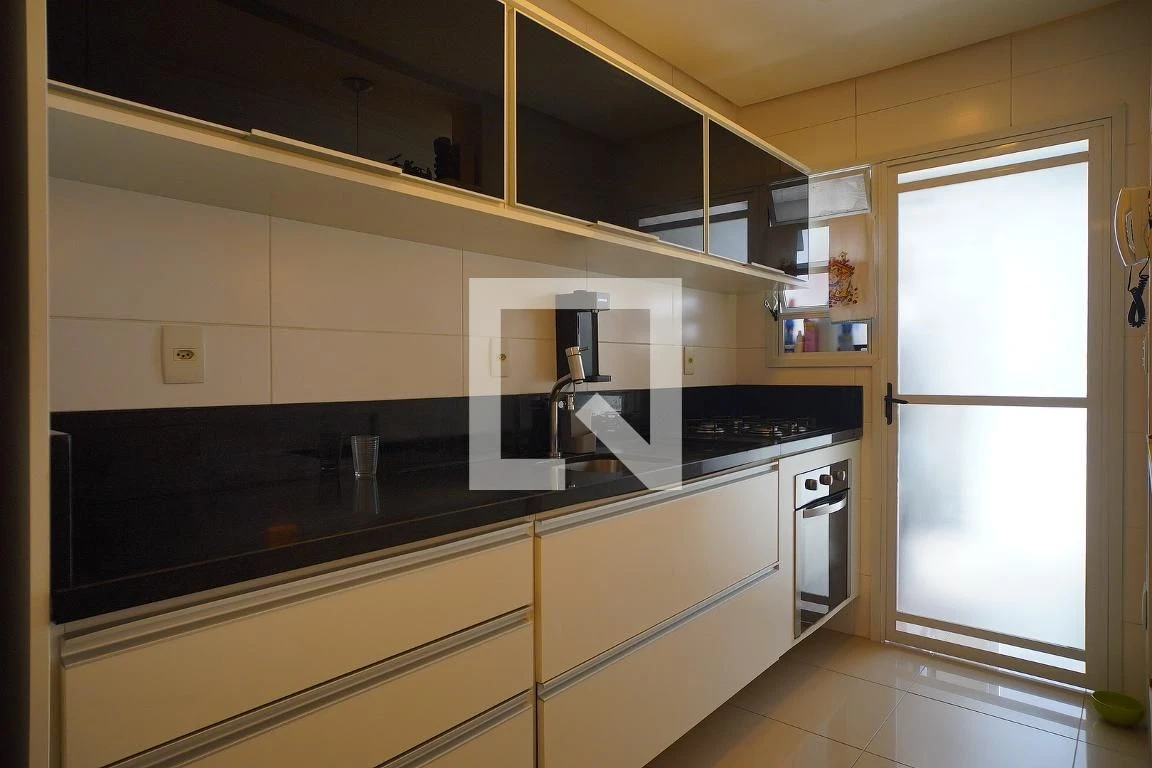 Glass-enclosed balcony in a 2-bedroom apartment, 78 m² — photo 12