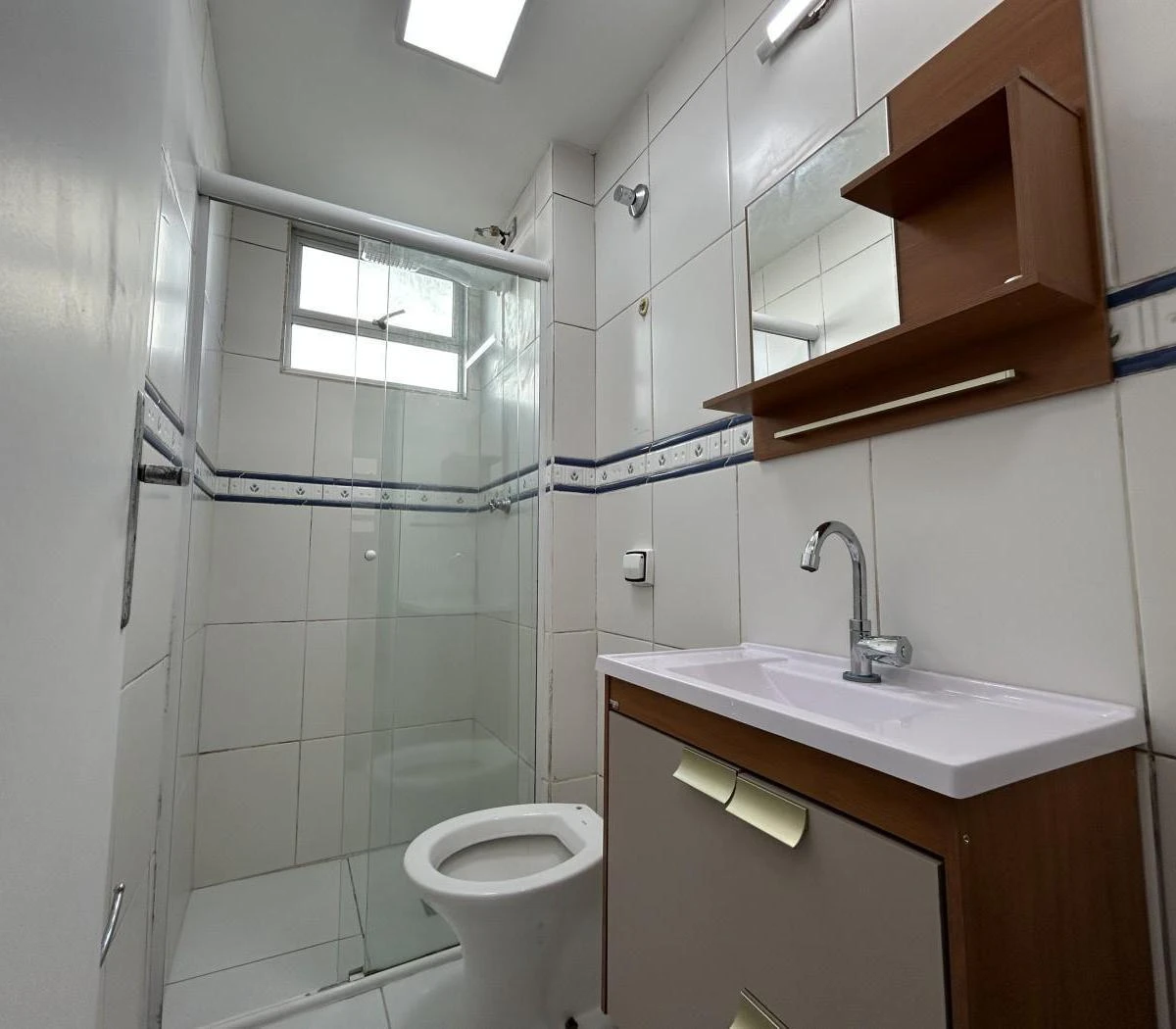 2-bedroom apartment with wood or laminate floors in Curitiba — photo 6