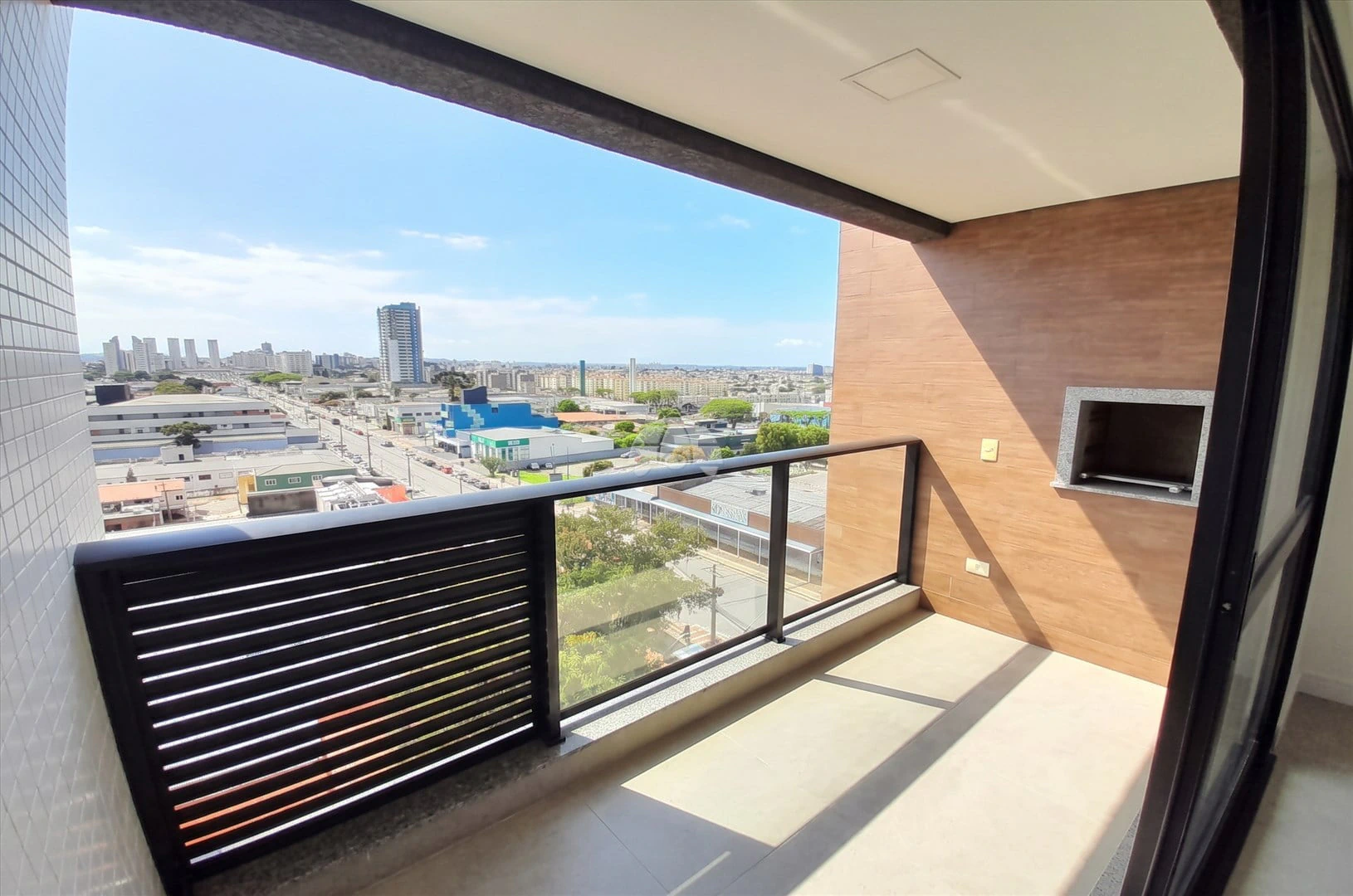2-bedroom apartment with a grill on the balcony in Curitiba — photo 6