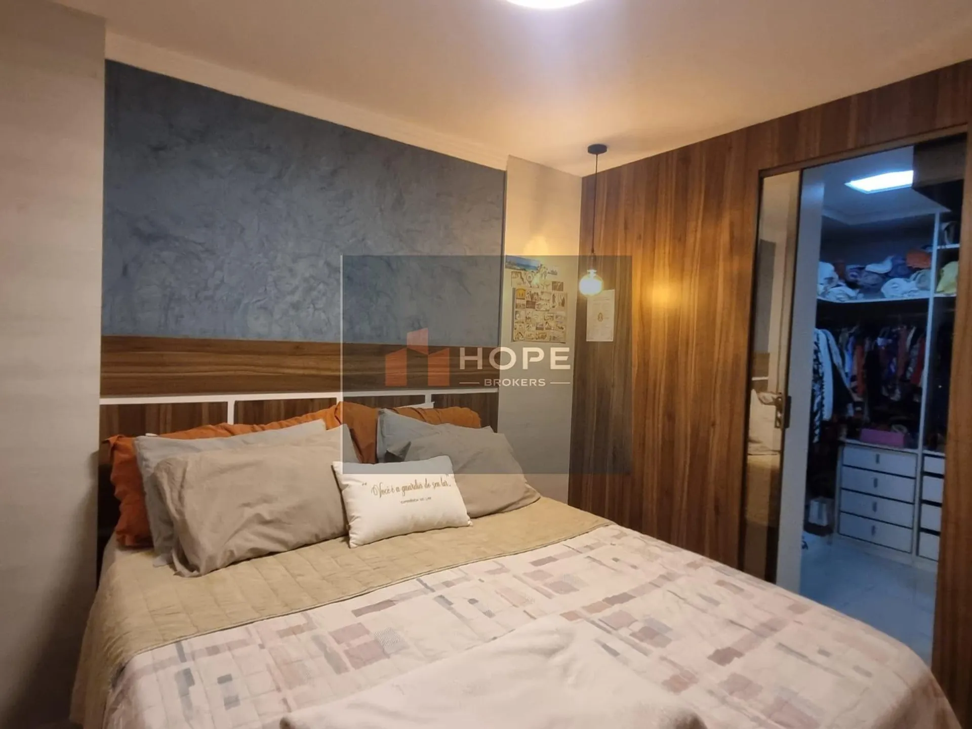 Walk-in closet in a 3-bedroom apartment, 200 m² — photo 13
