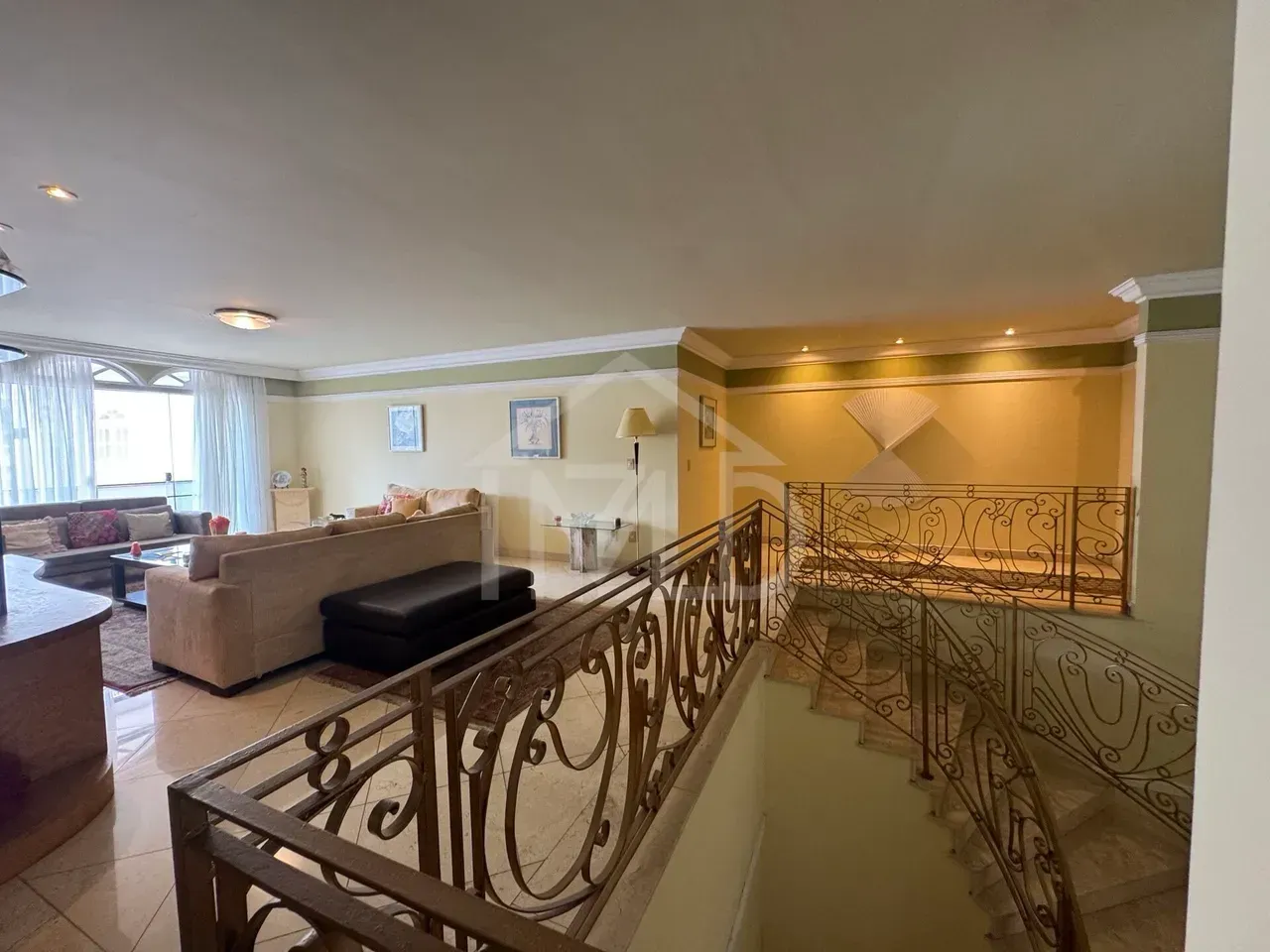 House with 5 bedrooms and 5 baths with tile floors — photo 5