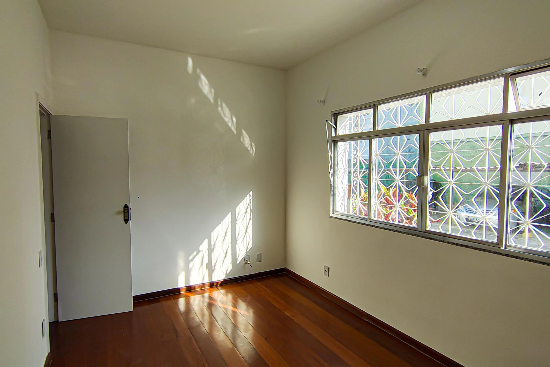 Деревянный пол или ламинат и 2 спальни: квартира 70 м² — photo 15