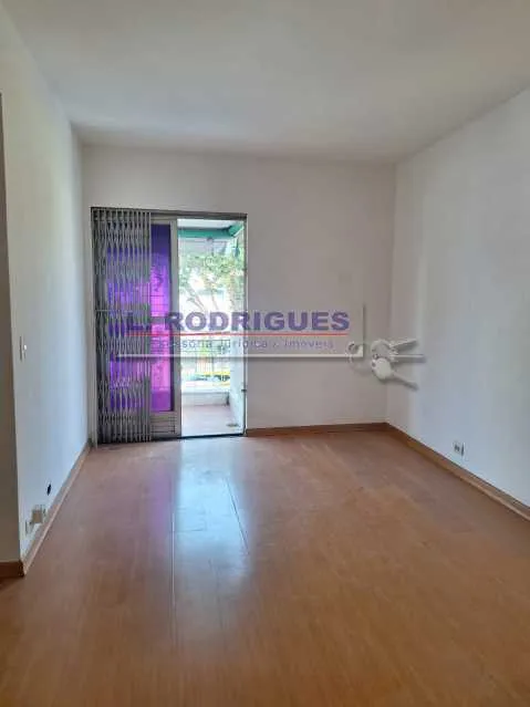 Apartment on the 1st floor with wood or laminate floors