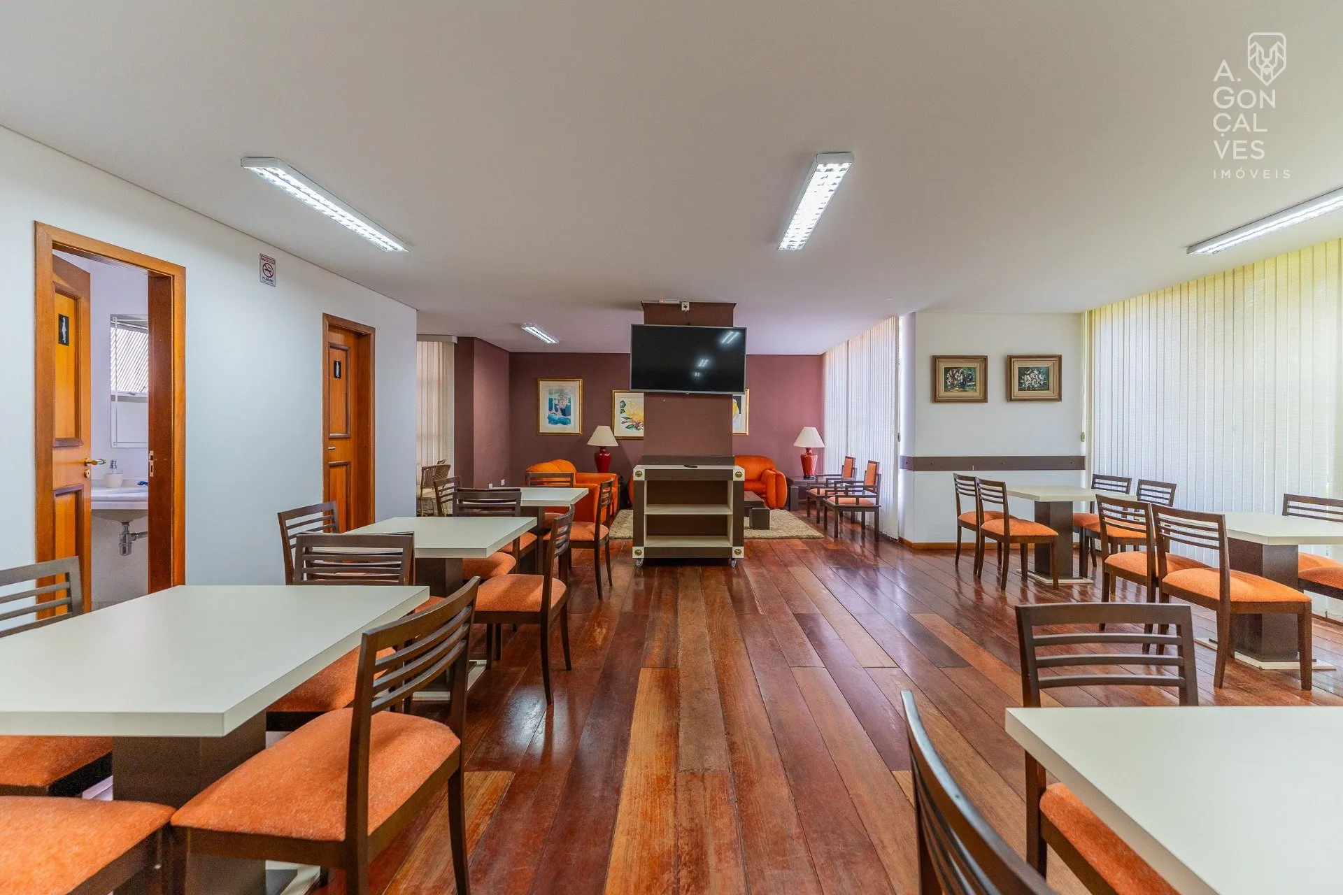 Furnished 219 m² apartment with 4 bedrooms and 2 parking spots — photo 42
