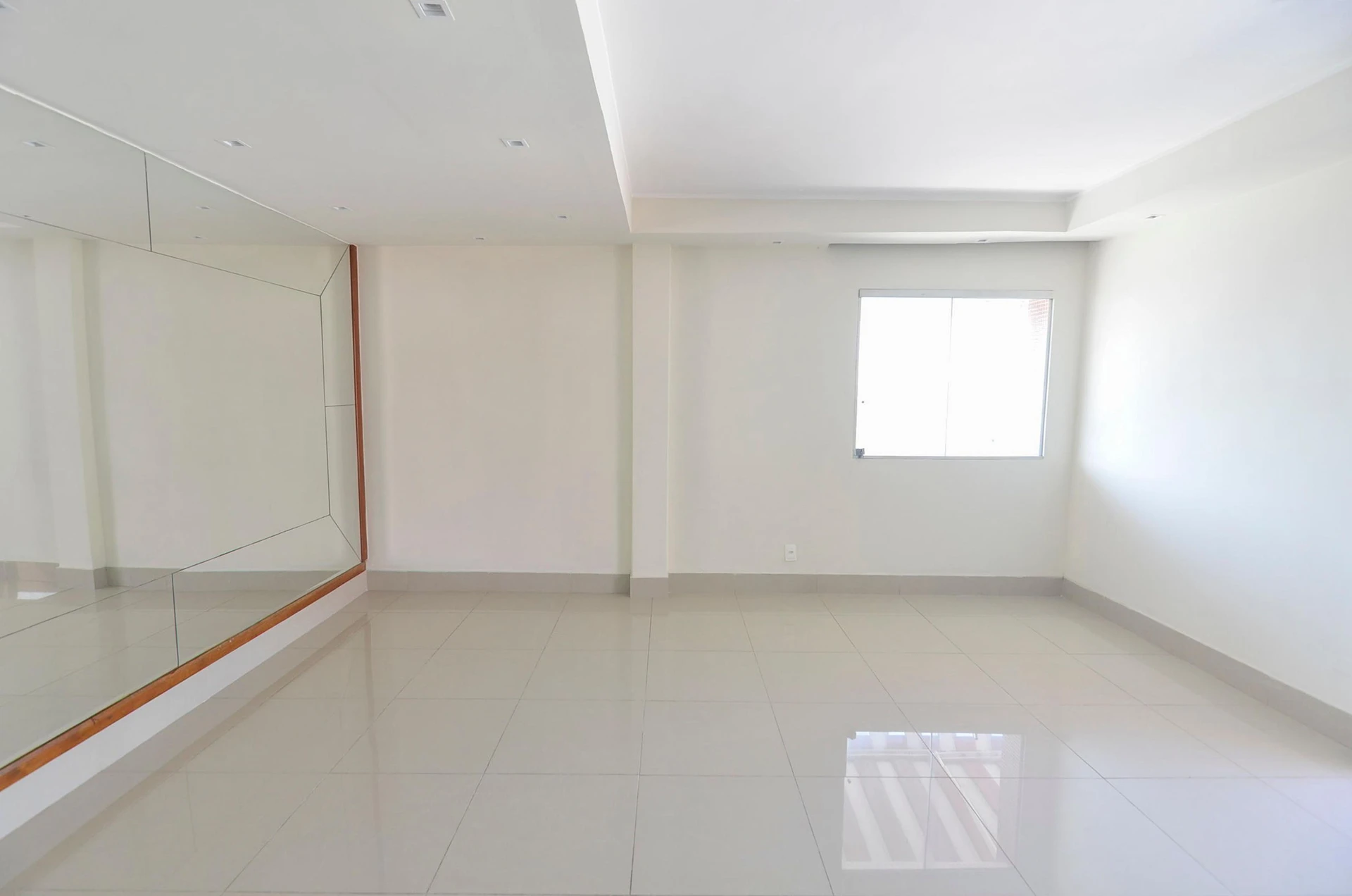 Unfurnished apartment with 3 bedrooms and 2 parking spots — photo 7