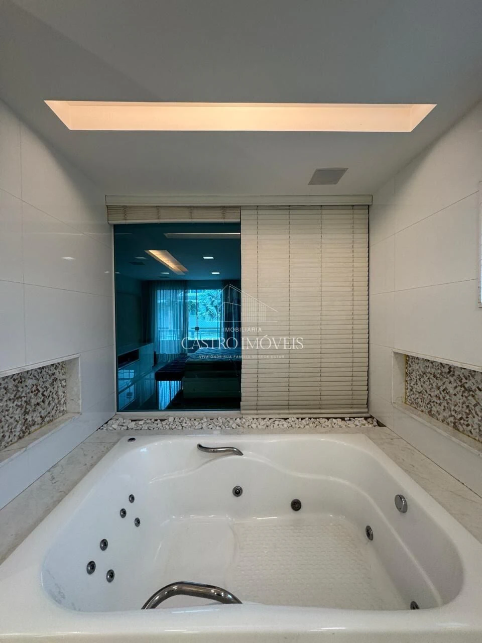 Furnished 715 m² house with 5 en-suites and 4 parking — photo 29