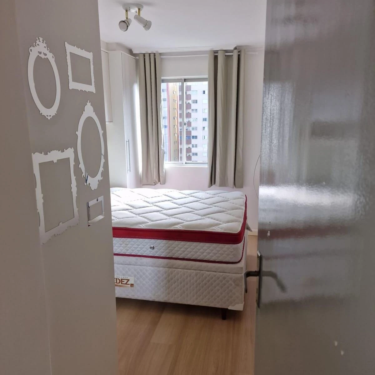 1-bedroom apartment with a separate kitchen — photo 9