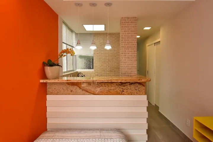 Studio apartment with no parking, open kitchen and 1 bath