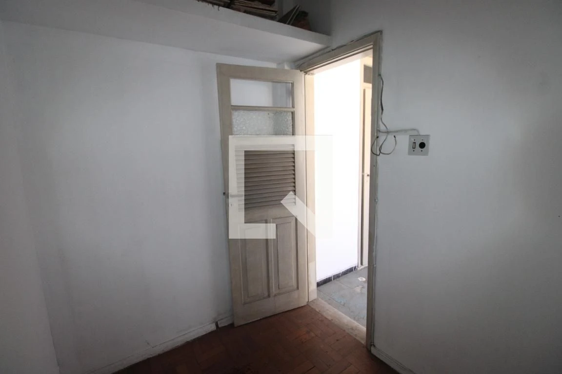 Wood or laminate floors in a 2-bedroom apartment, 100 m² — photo 19