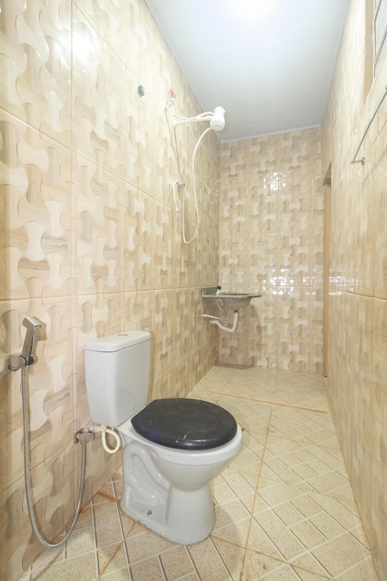 Casa com 2 quartos, 1 suíte e área de lavanderia — photo 15