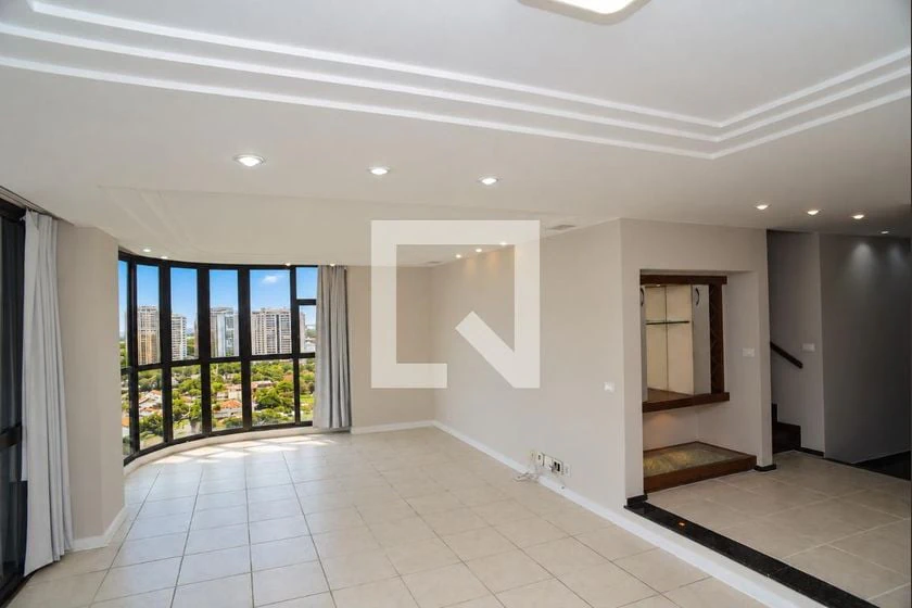 Квартира 200 м² з 3 спальнями та балконом — photo 2